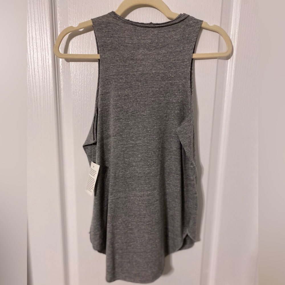 NWT Chaser Pink Floyd Dark Side of the Moon Split Neck Muscle Tee Gray XS - Picture 3 of 4